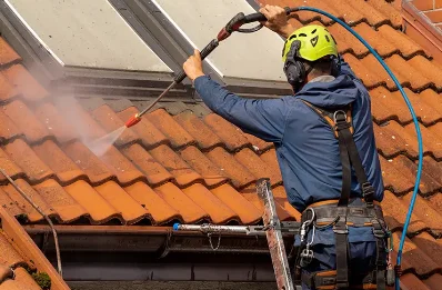 Démoussage et hydrofuge de toiture à Courteix